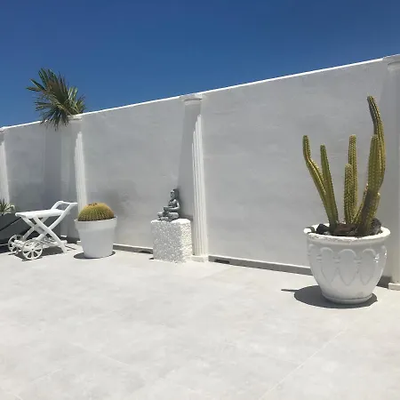 Casa Del Mar With Large Sun Terrace Facing The Sea, Luxury Appartement *